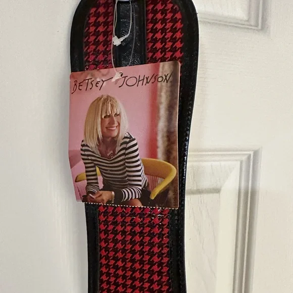 NWT Betsey Johnson Houndstooth stretch belt, red & black. Size M/L - Picture 1 of 6